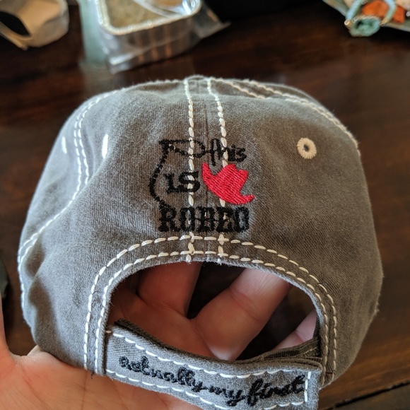 Baseball cap - Picture 1 of 3